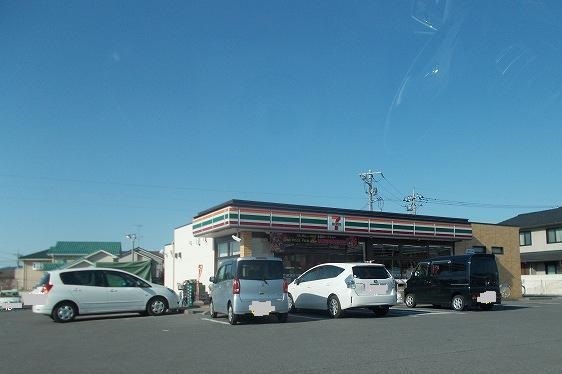 コンビニ　セブンイレブン（コンビニ）まで300m