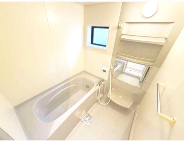 バス・シャワールーム　※写真は同じマンションの違う部屋のものになります。