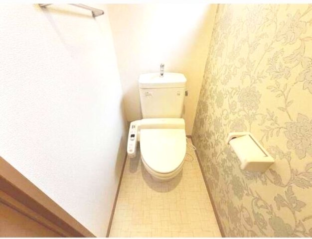 トイレ　※写真は同じマンションの違う部屋のものになります。
