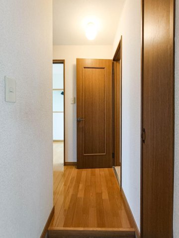 玄関　玄関から室内まで明るくすっきりとした印象です！