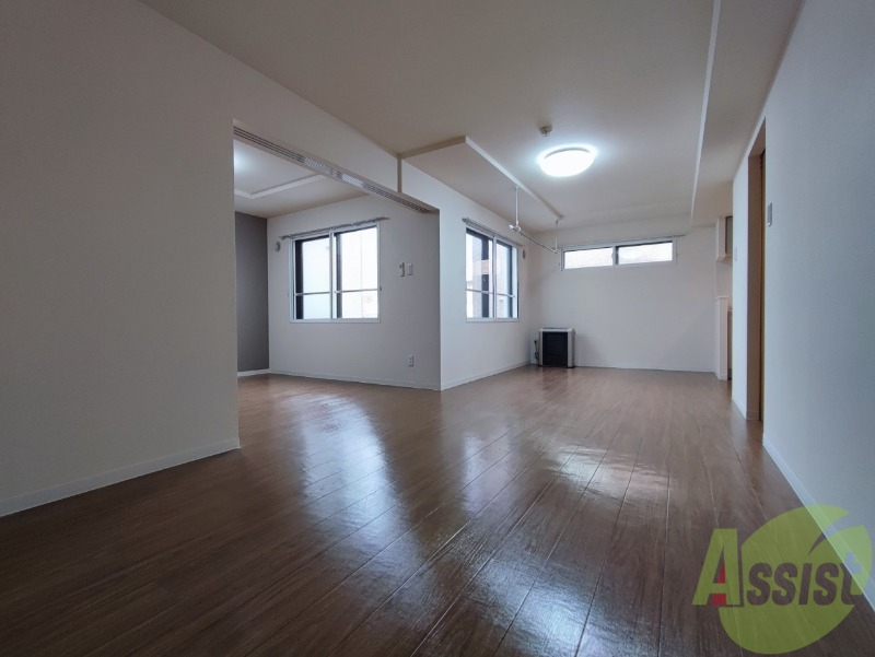 居室・リビング　広くてキレイなお部屋が広がっていて、充実した生活が送れそう。