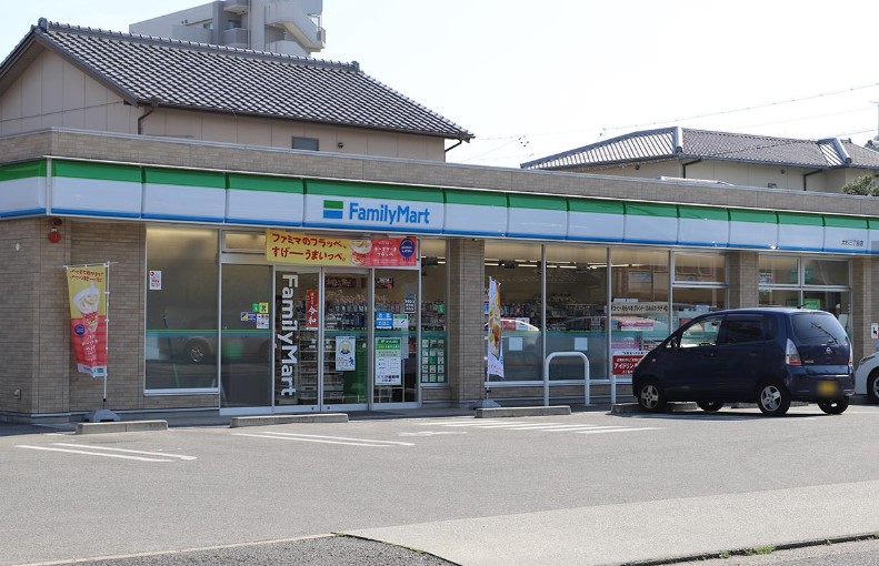 コンビニ　ファミリーマート 大杉三丁目店（コンビニ）まで386m