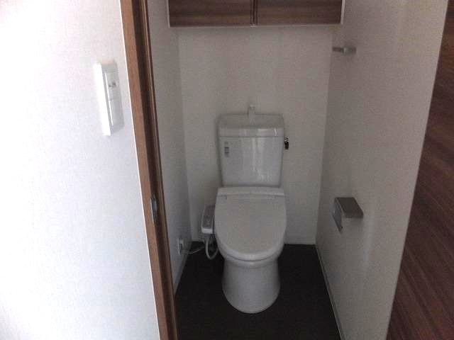 トイレ　温水洗浄便座