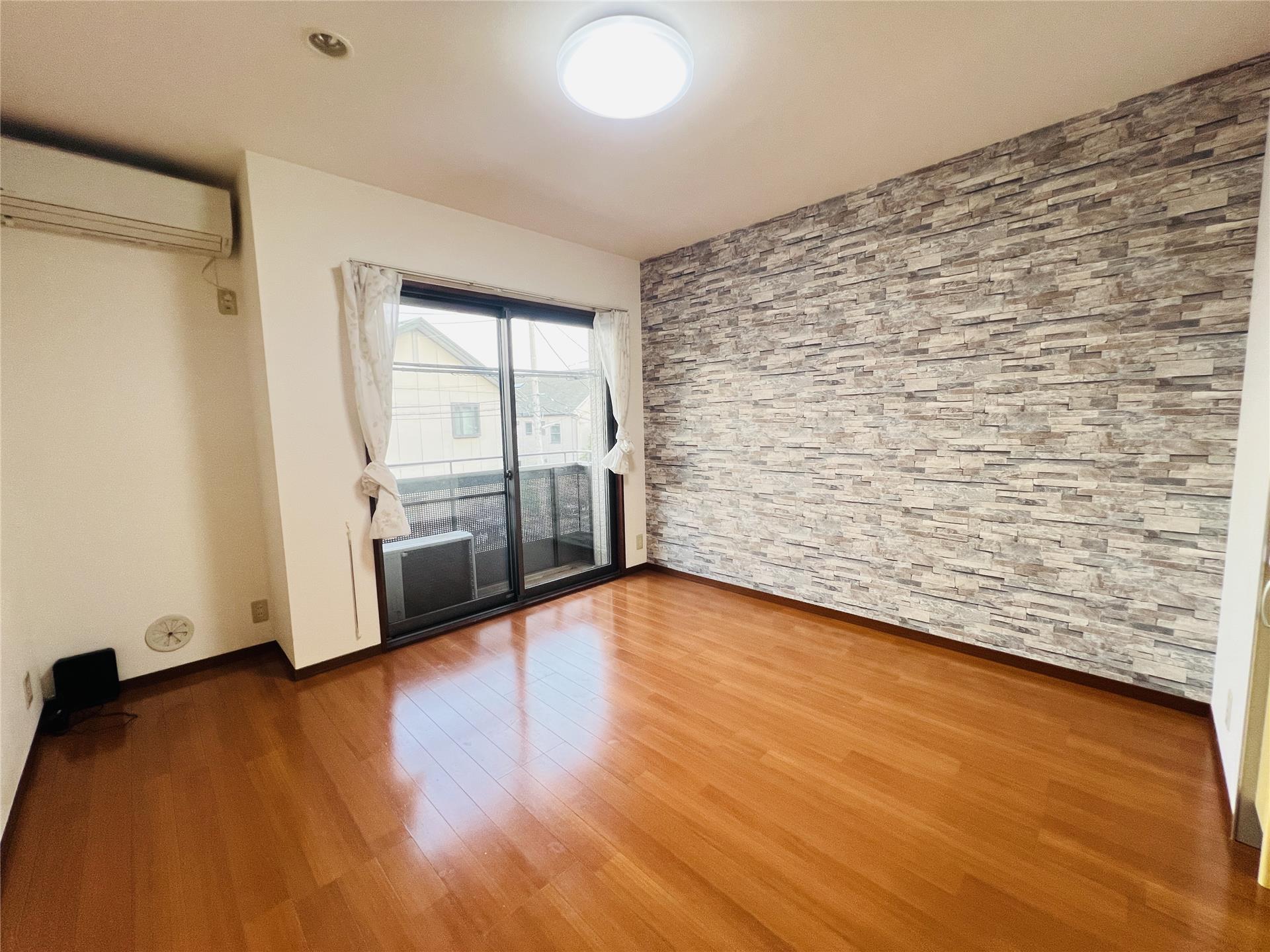居室・リビング　写真は別部屋です。