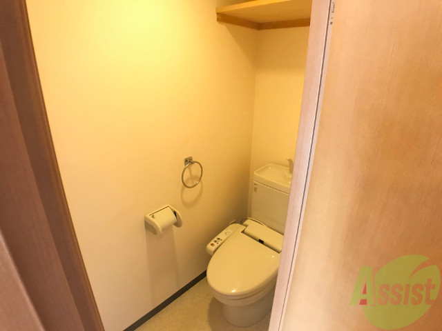 トイレ　トイレはウォシュレット機能付きです。安心して使用できますね。