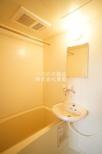 バス・シャワールーム　お掃除しやすい☆洗面台付き２点ユニットです☆