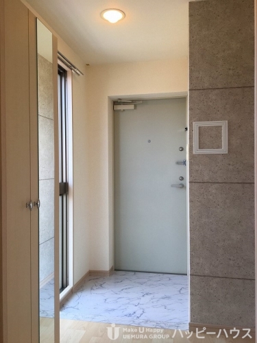 玄関　※ポイントクロスは別のクロスへ変更となる可能性がございます。