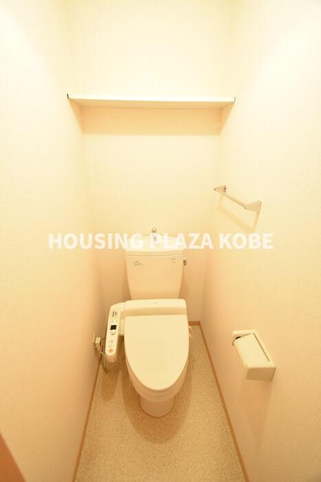 多井畑南町貸家E棟のトイレ写真