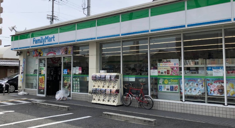 コンビニ　ファミリーマートMYS万代東二丁目店（コンビニ）まで387m