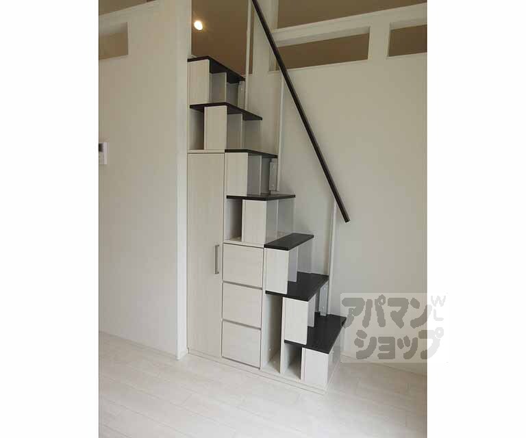 その他部屋・スペース　収納付きの階段です