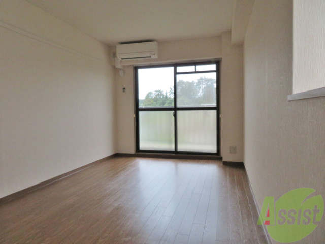 居室・リビング　こちらは東向きの明るいお部屋になりますね