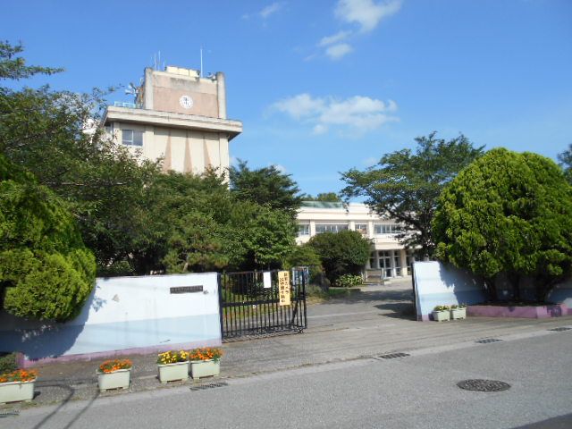 小学校　春日部市立牛島小学校（小学校）まで1021m