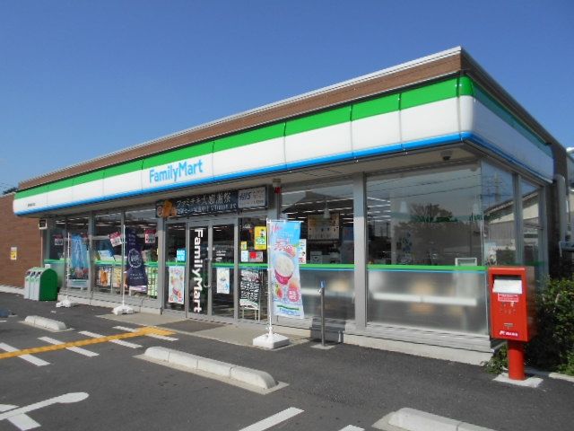 コンビニ　ファミリーマートＴＫＳ春日部牛島店（コンビニ）まで656m