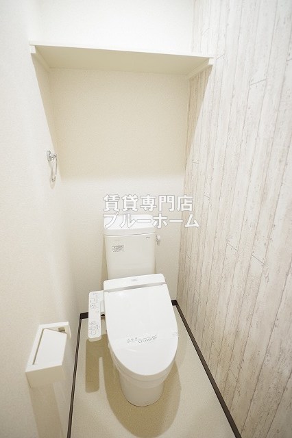 ＪＲ阪和線 杉本町駅 徒歩6分 3階建 築9年のトイレ写真