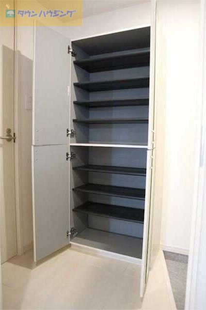 ラヴィベール妙典の玄関写真