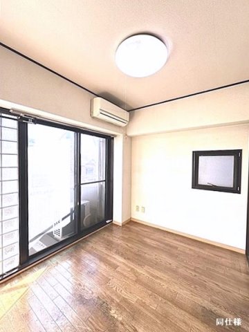 リマ横浜の居間写真