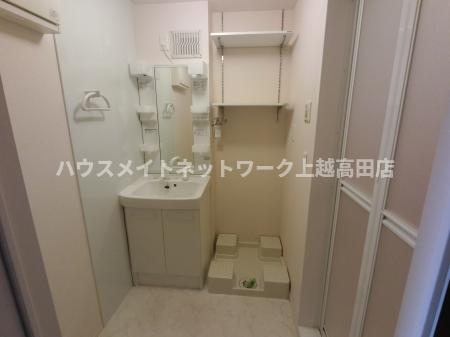 洗面設備　洗髪洗面化粧台・洗濯機置場（参考同型室内写真101号室）