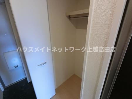 収納　ウォークインクローゼット（参考同型室内写真101号室）