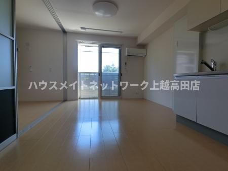 居室・リビング　LDK8.5帖（参考同型室内写真101号室）