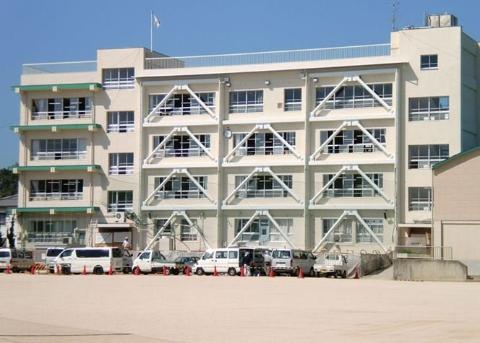 その他　茨木市立安威小学校（その他）まで689m