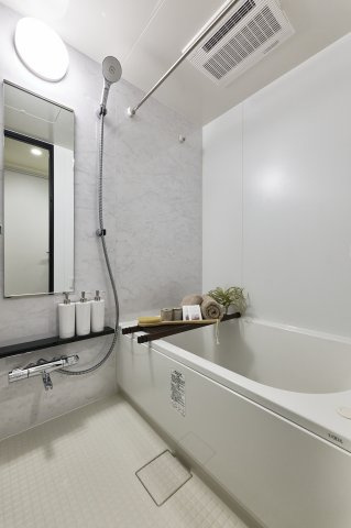 バス・シャワールーム　写真は同タイプ住居です。