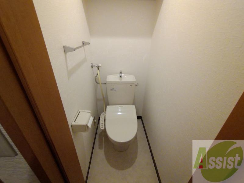 トイレ　ウォシュレット機能がついたトイレです。安心して使用できます。