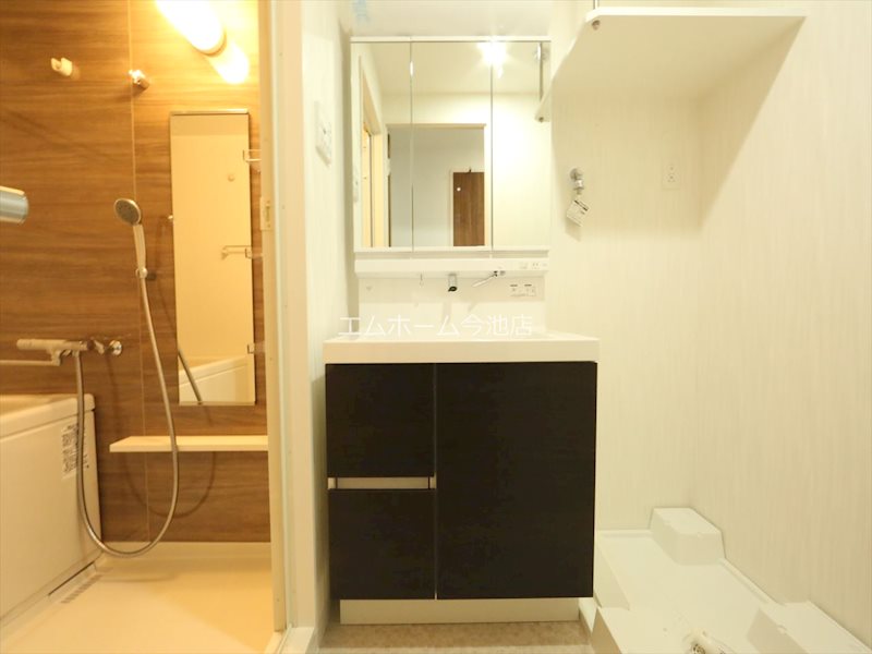 洗面設備　脱衣所　独立洗面台（シャンプードレッサー付）