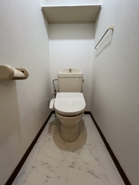 トイレ　※写真は他号室です