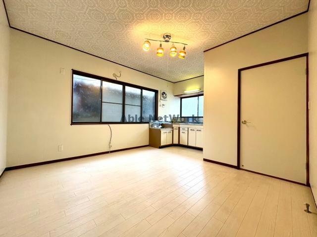 東浦町貸家の居間写真