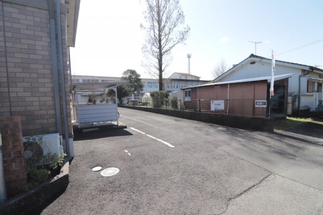 駐車場　駐車場入り口