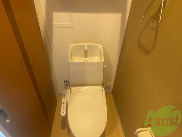 トイレ　トイレは、嬉しいウォシュレット付きです。