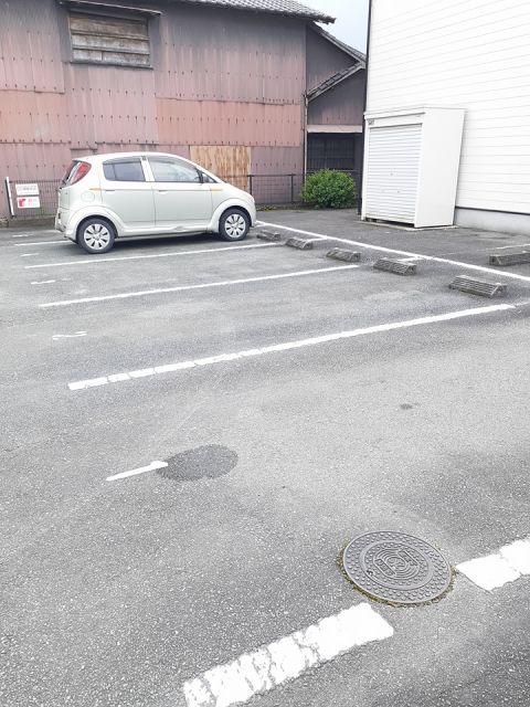 【みやま市瀬高町長田のアパートの駐車場】