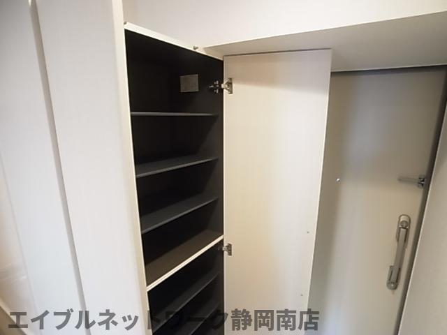 玄関　落ち着いた玄関です