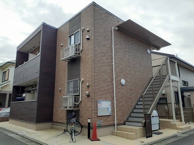 江戸川区西篠崎のアパートの建物外観