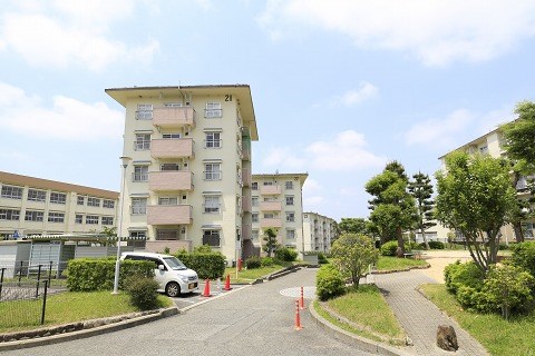 【神戸市北区北五葉のマンションの駐車場】