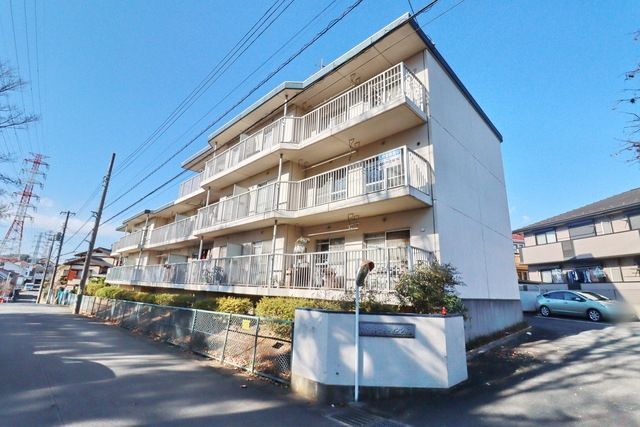 横浜市青葉区梅が丘のマンションの建物外観