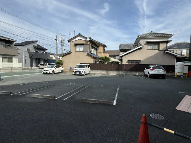 【ラ・テール川花の駐車場】