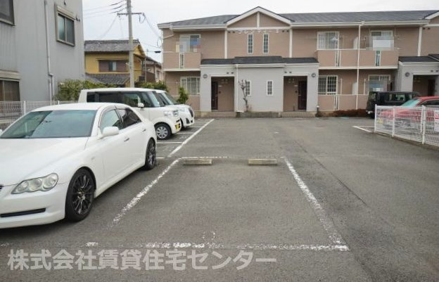 【プレンティIIの駐車場】