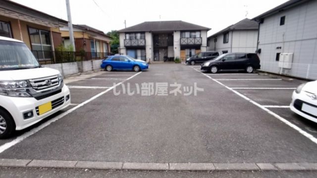 【秦野市水神町のアパートの駐車場】