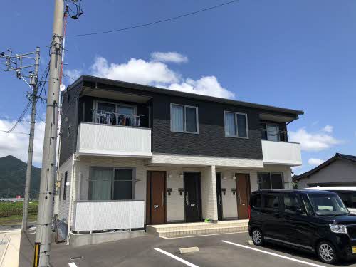 出雲市小山町のアパートの建物外観