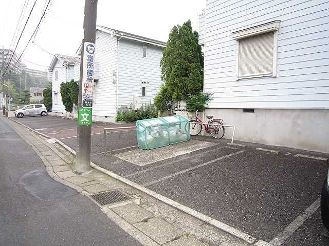 【レモンバーム１の駐車場】