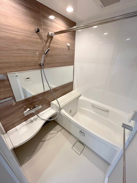 バス・シャワールーム　★広々お風呂・浴室乾燥・追い焚きあり★