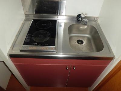 キッチン　2口電気コンロ付きミニキッチン。