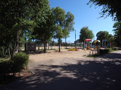 【神戸市東灘区住吉南町のマンションの公園】