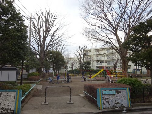 【世田谷区赤堤のアパートの公園】