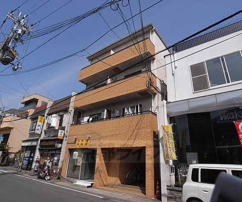 京都市西京区川島北裏町のマンションの建物外観