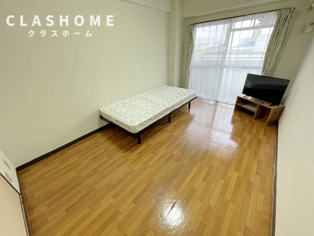 居室・リビング　同物件の別部屋になります。