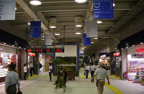 ショッピングセンター　Dila拝島（ショッピングセンター）まで364m