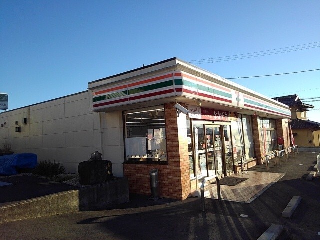 コンビニ　セブンイレブン（コンビニ）まで530m