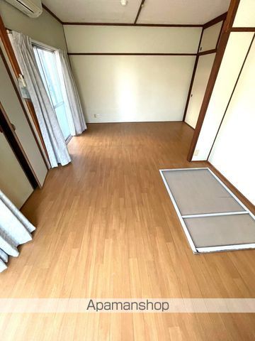 八幡屋ビルの居間写真